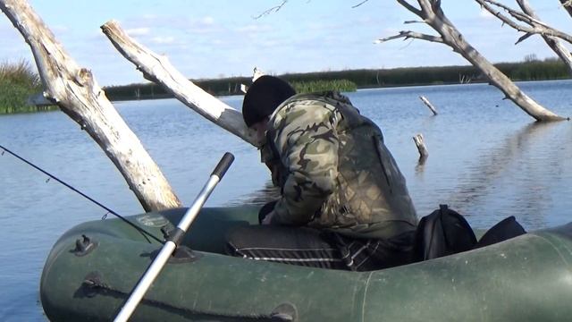 Снять отцепить блесну с дерева.рыбалка курское море.водохранилище курское. смотреть онлайн