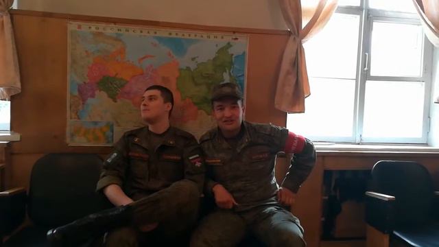 Хорошая песня. Башҡорт егеттәре әрме хеҙмәтендә тыуған яҡ йырҙарын онотмай. смотреть онлайн