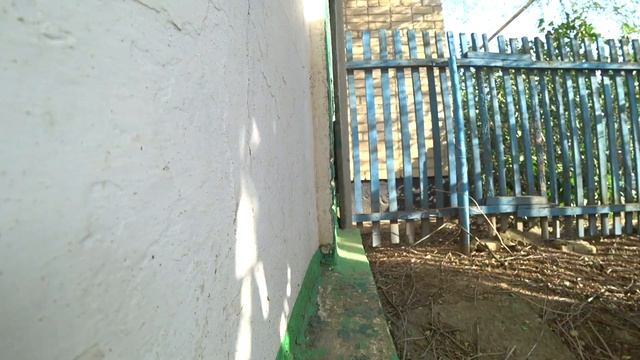 Сюжет из жизни в деревне о том, как я чуть отремонтировал дом, замазал цементом часть трещин и щеле смотреть онлайн