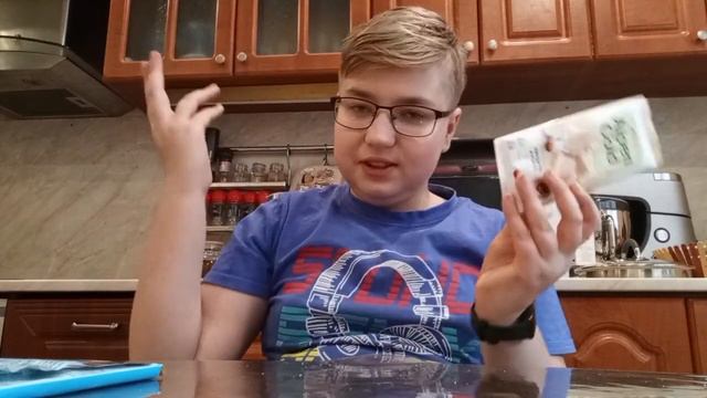 Пробую лапшу быстрого приготовления 