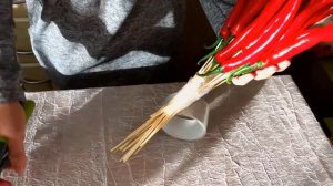 Легко собрать букет из перца Чили