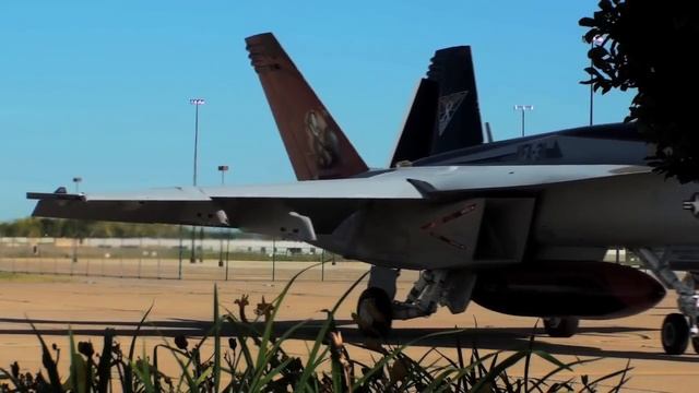 F18 Engine Start and Take Off смотреть онлайн