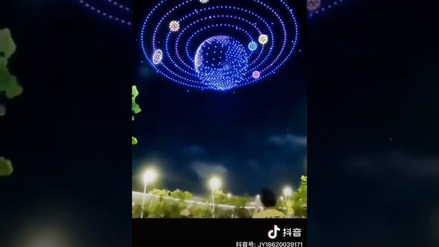 Это потрясающее шоу в Китае с дронами 👏👏👏 смотреть онлайн