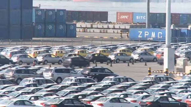 Kia's main shipping port in Pyeongtaek, South Korea смотреть онлайн