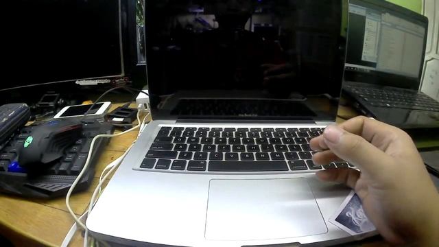Fix Macbook Pro 13 2012 Always Turn On With SMC Bypass Water Damage смотреть онлайн