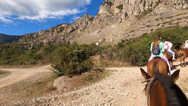 Катаюсь на ЖИРОБАСЕ!? Крым. На лошадях. КОНЕПОКАТУШКА смотреть онлайн