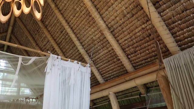 WE STAYED IN A TINY HOME IN SIDEMEN BALI (Bali Travel Vlog) смотреть онлайн