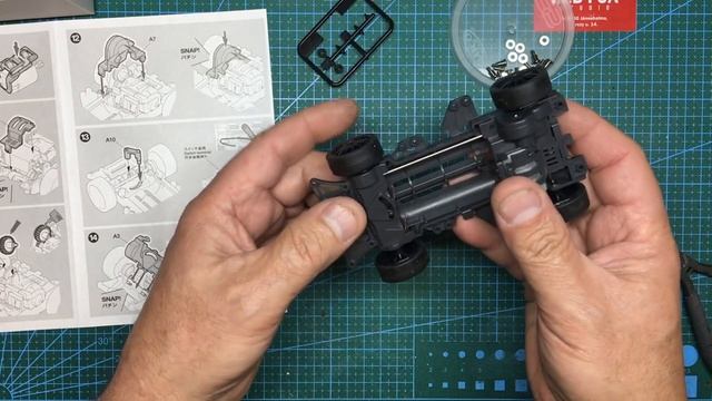 Tamiya 1/32 GR Yaris Mini 4WD build смотреть онлайн