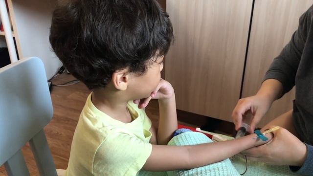 Почему в шприце воздух!? ДЕЛАЕМ УКОЛ ребенку ДОМА! смотреть онлайн