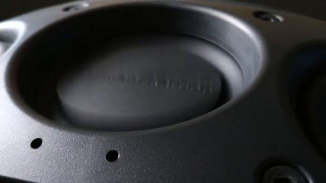 Harman/Kardon Go Play - Ariana Grande Bass Test смотреть онлайн
