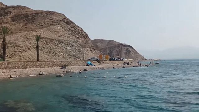 Эйлат – это порт на юге Израиля и курортный город на побережье Красного моря. смотреть онлайн