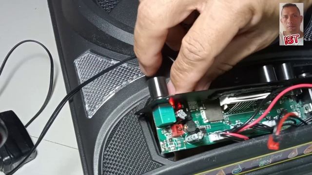 HOW TO FIX CHARGING PROBLEM ON BLUETOOTH SPEAKER (@IDOL SERVICE TECH) смотреть онлайн