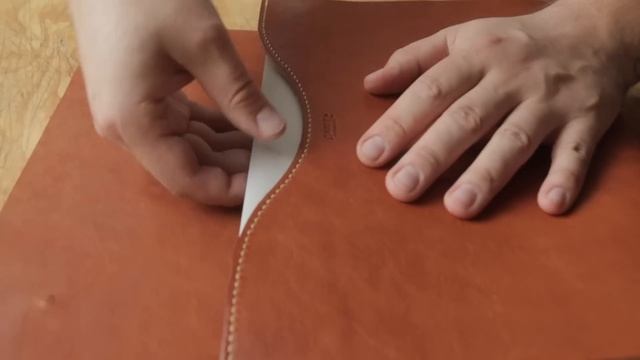 Make a Leather Laptop Case // DIY TUTORIAL смотреть онлайн