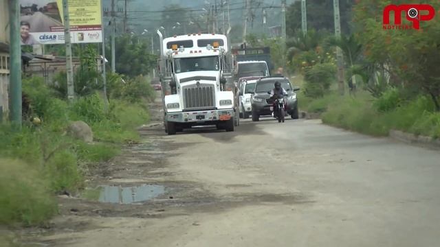 Vía Perimetral que cruza por el cantón Pasaje se encuentra totalmente deteriorada смотреть онлайн