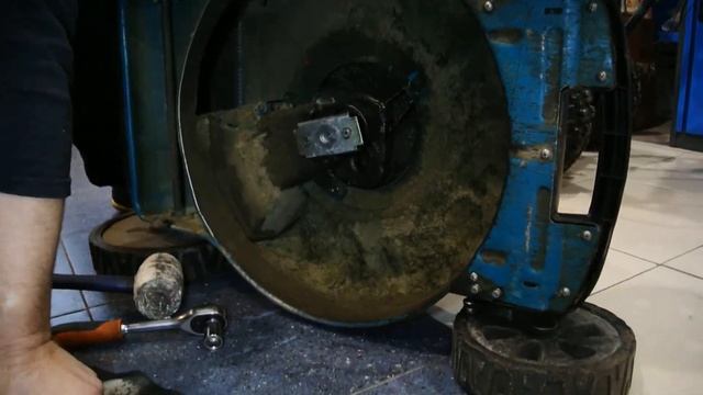 Ремонт газонокосилки. Замена ножа смотреть онлайн