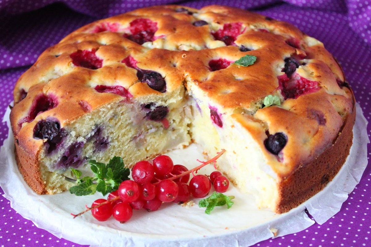 Пирог на кефире! Просто всё смешиваем и в духовку, проверьте и вы поймёте,что это бомба!.mp4 смотреть онлайн