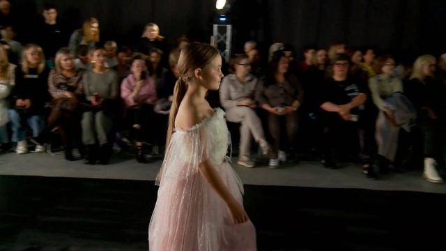 Неделя моды г Тюмень. Наши модели представляли коллекцию дизайнера SAFINA. смотреть онлайн