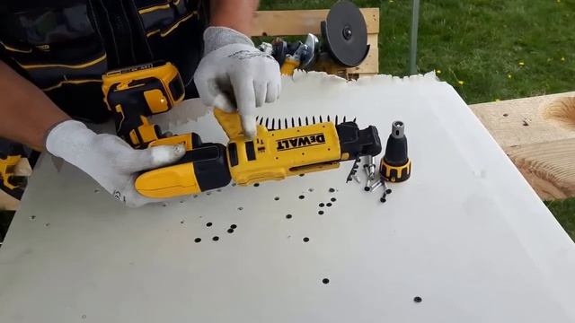 DCF620 - Masina de insurubat pentru gips-carton DEWALT , 18V , motor fara perii смотреть онлайн