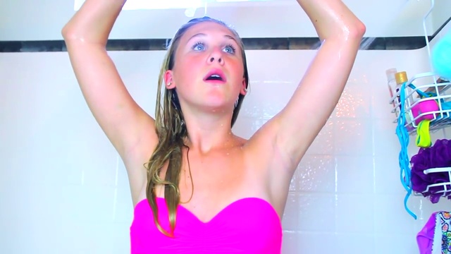 How Girls Take A Shower смотреть онлайн