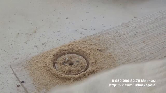 Укладка ламината. Аккуратное отверстие под трубы отопления смотреть онлайн