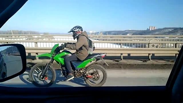 Зимой на мотоцикле по городу смотреть онлайн