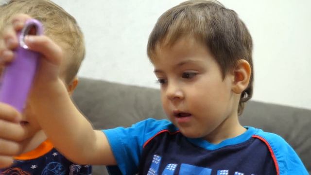 Как правильно печь блины. Лёва и Даня узнали секретный рецепт блинов от мимимишки Кеши смотреть онлайн