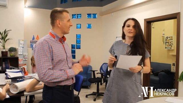 Не было продавца - был консультант! смотреть онлайн
