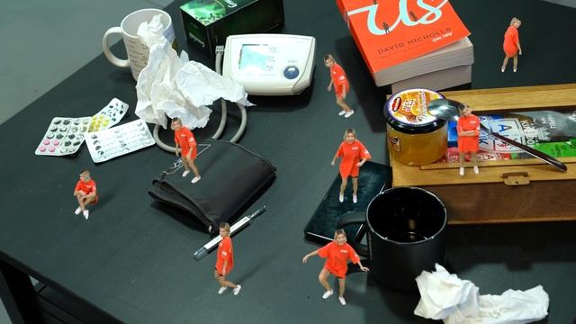 ЗумЗум - Много Уменьшенных Девушек и Один Гигант смотреть онлайн