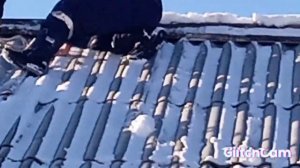 Сход снега вместе с шифером.