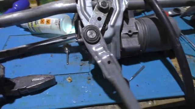 Ремонт трапеции стеклоочистителей VW Caddy 2.0 TDI смотреть онлайн