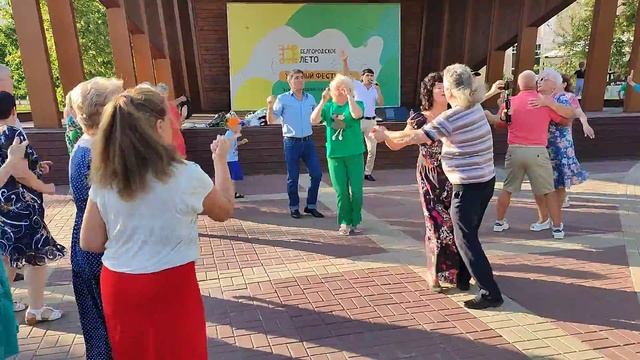 Букет из белых роз... 21.07.23. смотреть онлайн
