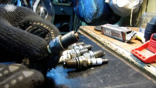 Проверка состояния свечей на двигателе R20A2 HONDA CRV смотреть онлайн
