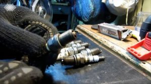 Проверка состояния свечей на двигателе R20A2  HONDA CRV