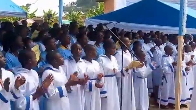 Ingo Tumwakire - Cathédrale Christ Roi de Gitega смотреть онлайн