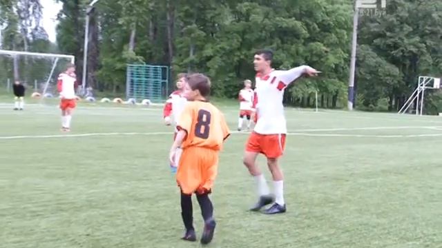 Турнир по футболу "Кожаный мяч" смотреть онлайн