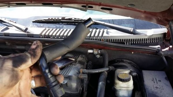 2006 ford explorer PCV Valve location and replacement