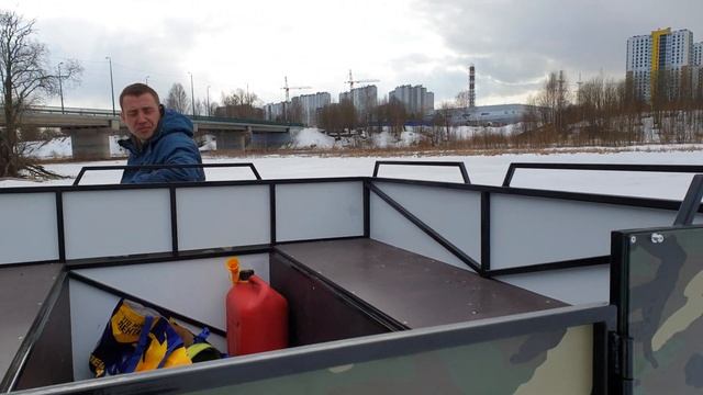 Вездеход с отвалом для снега и мотором для воды