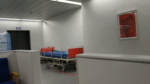 Как проходит госпитализация пациента на инвалидной коляске в Дании.