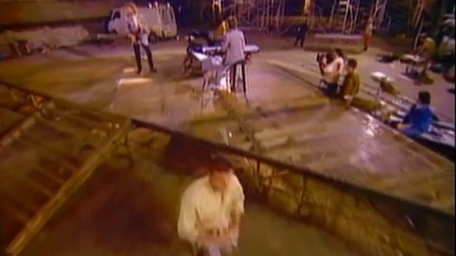 Genesis - Invisible Touch (Official Music Video). смотреть онлайн