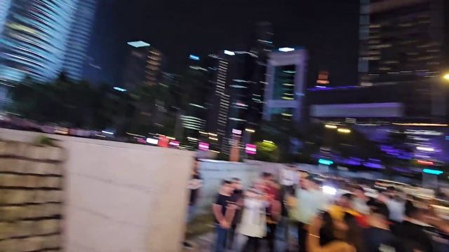 Заселяюсь в гостиницу и иду смотреть Башни Петронас смотреть онлайн