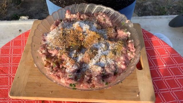 ЛЮЛЯ КЕБАБ на мангале. Вкусный и сочный ШАШЛЫК на углях. смотреть онлайн