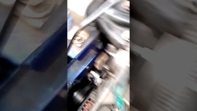 2 часть Renault logan sandero без кодиционера ролик натяжитель из подшипника в работе! вечный ролик смотреть онлайн