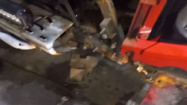 Volvo FMX снимаем облицовку, замена корпус фары. смотреть онлайн