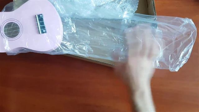 Распаковка Укулеле Irin Soprano Original Pink 21" смотреть онлайн