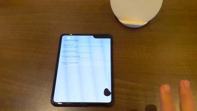 Samsung Galaxy Fold screen broken by just one wrong touch, service horror (story in description) смотреть онлайн