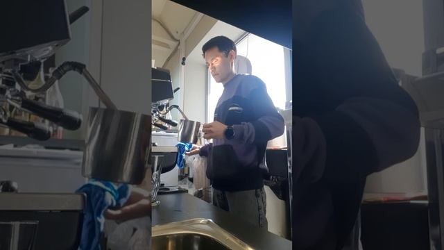 какао с взбитыми сливками смотреть онлайн