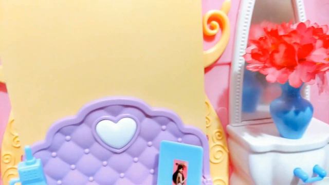 Kari Kids Домик для куклы Барби в чемоданчике 27 предмета смотреть онлайн