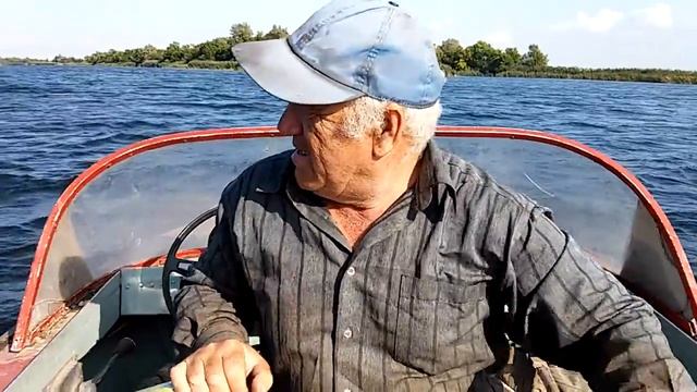 Рыбалка и отдых на реке в лодке ! смотреть онлайн