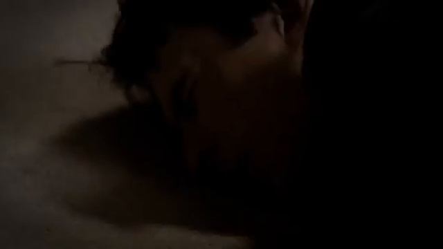 Кол бьет Деймона смотреть онлайн