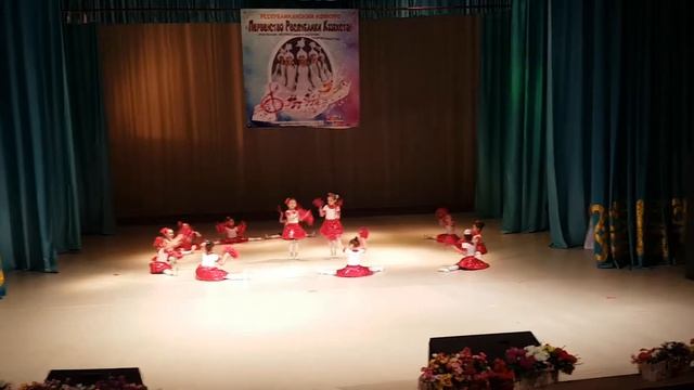 Ким Лана 6 лет.Танец "шоколад ".Дворец школьников смотреть онлайн
